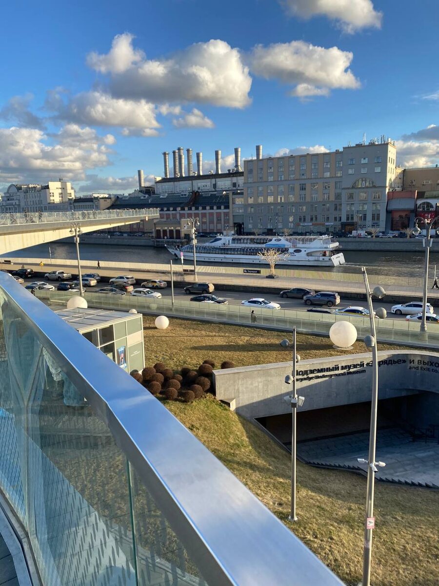 В парке Зарядье. Москва. Фото из личного архива