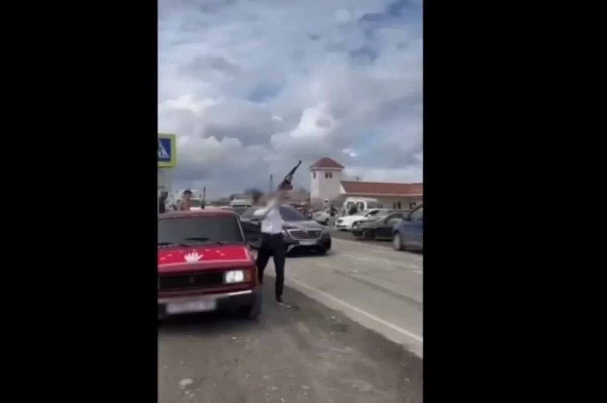    В КЧР задержали стрелявшего в воздух молодого человека