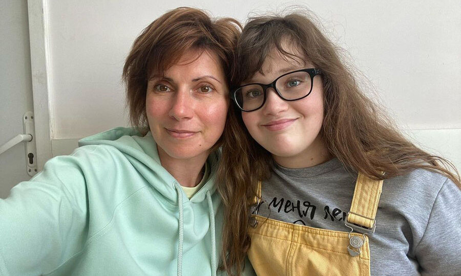 Воспитала сама и без мужа: как выглядит 16-летняя дочь-аутистка Светланы Зейналовой?