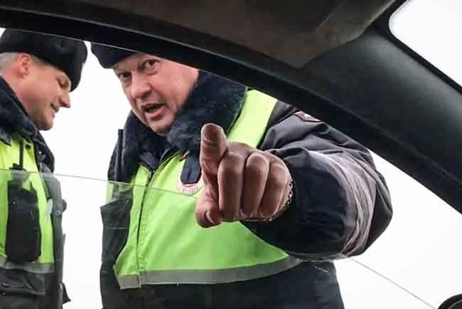 Белорусам стоит иметь в виду, что они обязаны соблюдать требования российских ПДД, а случись что, им в полной мере придется нести ответственность за нарушения, совершенные на территории РФ