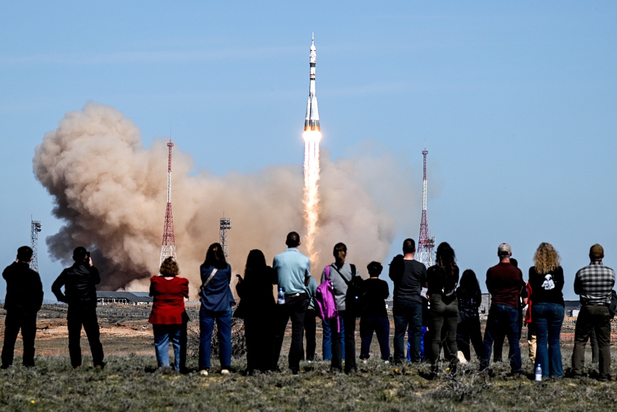 Фото: За стартом "Ракеты Победы" на Байконуре наблюдали не менее двух с половиной тысяч туристов лично, и больше 3,8 млн. жителей страны в соцсетях, РИА Новости