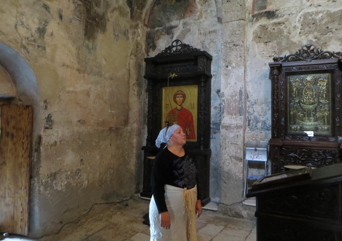 внутри церкви