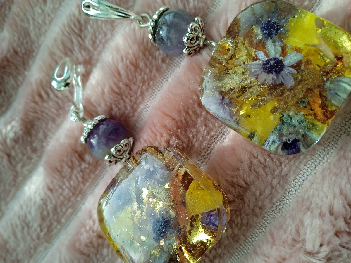 Мои первые серьги из смолы. 