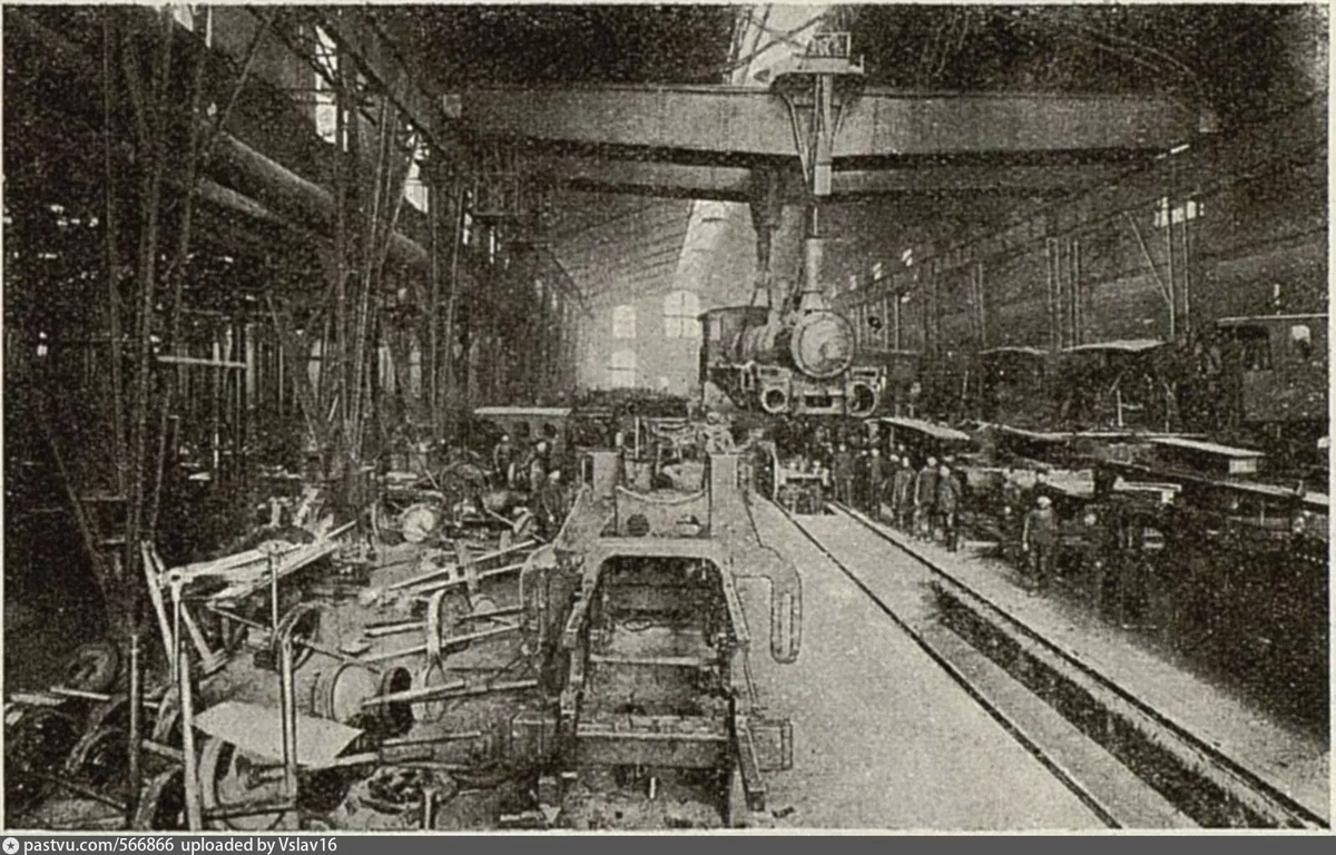 Паровозо-сборное отделение Главных мастерских ВЛК. ж.д в 1900-1915 гг. Фото с pastvu.com. Очень возможно, что на переднем плане фотографии идёт сборка рамы паровоза Дж - рама на фото явно брусковая.