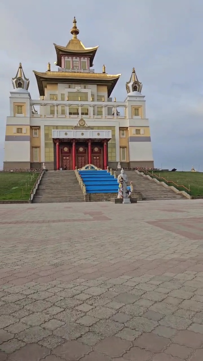 Храм "Золотая обитель Будды Шакьямуни"