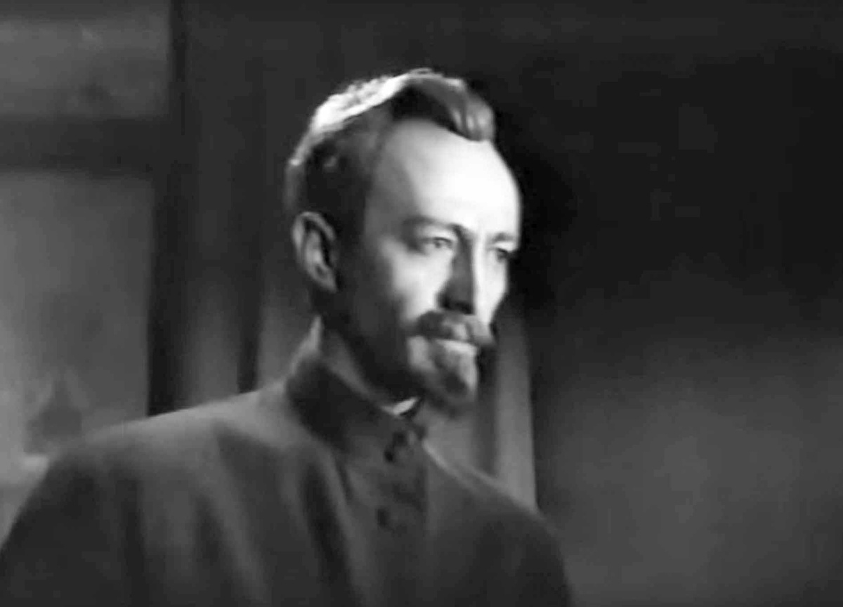 Кадр из фильма "Сокровища республики". Юльен Балмусов в роли Феликса Дзержинского