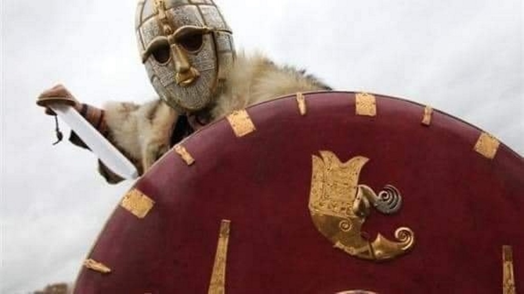 Вождь, командир, и просто любящий отец. Может обьяснить на словах, а тем кто не понял с первого раза повторить при помощи холодного железа.