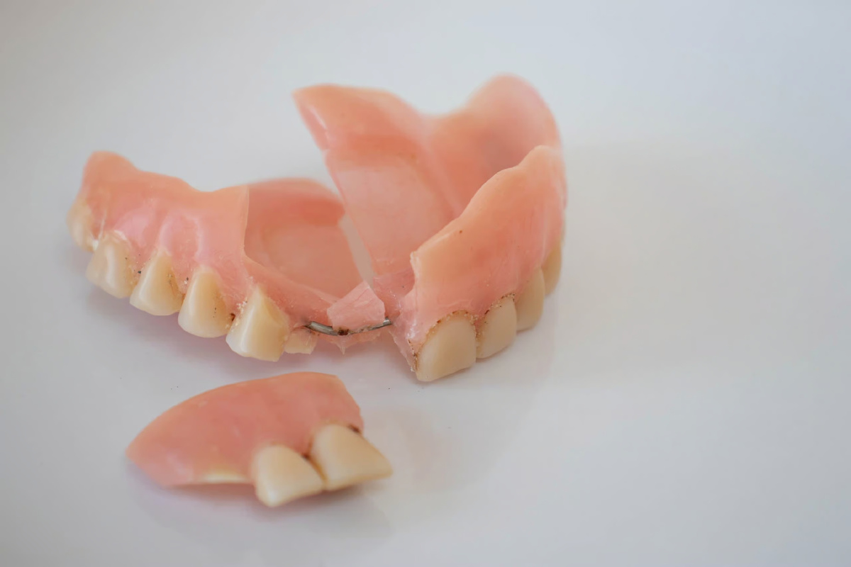 Протез ломается или деформируется через несколько месяцев