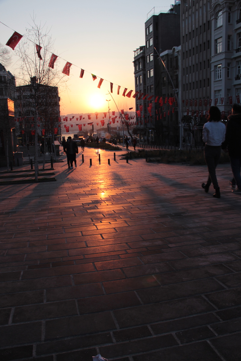 в лучах заката. Шишоне