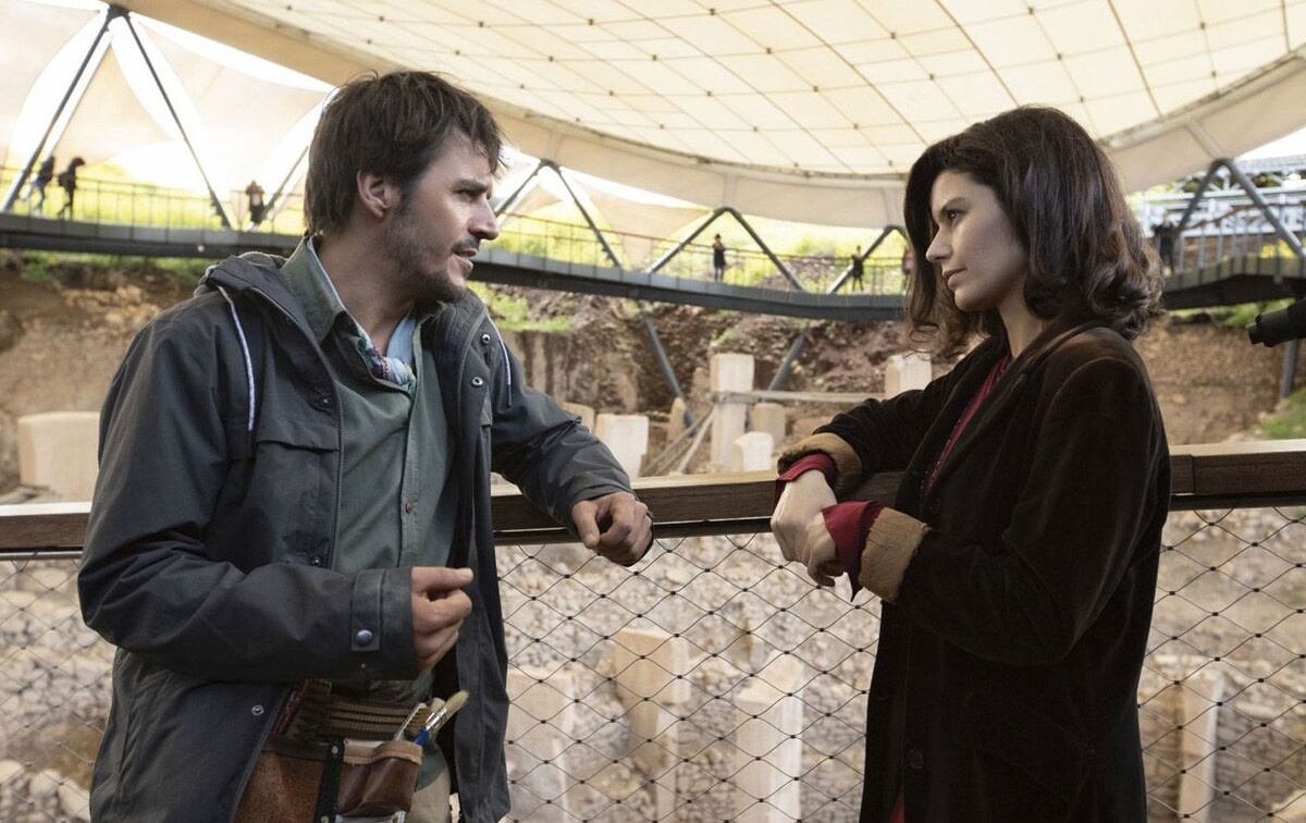 кадры из сериала "Дар"