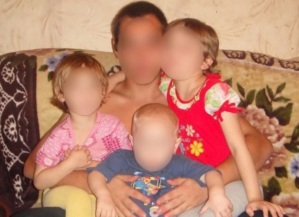 Скриншот из сообщества "Плохие новости". В Свердловском областном суде начался процесс по уголовному делу многодетных родителей. Их обвиняют в насилии над тремя дочерьми.