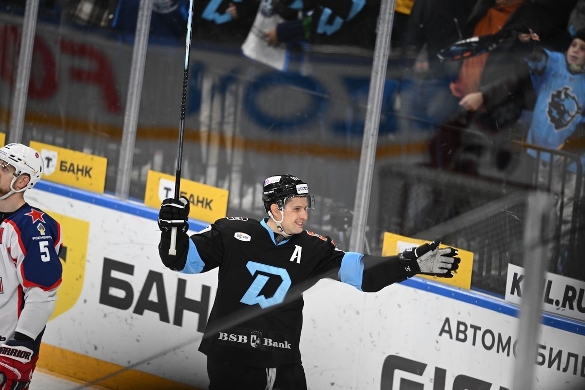 В октябре 2024 года Вадим Шипачев стал обладателем сразу двух достижений КХЛ: рекордсмен по числу сыгранных игр и главный бомбардир в истории лиги