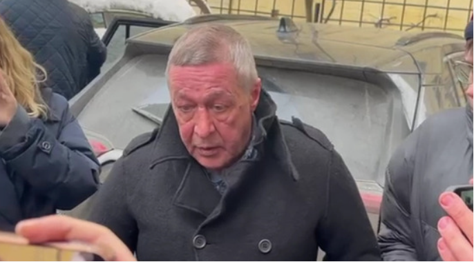 Сегодня стало известно о том, что спустя 4,5 года вышел из колонии по УДО российский актер Михаил Ефремов, которого осудили в 2020 года из-за смертельного ДТП в нетрезвом виде (изображение взято из открытых источников)