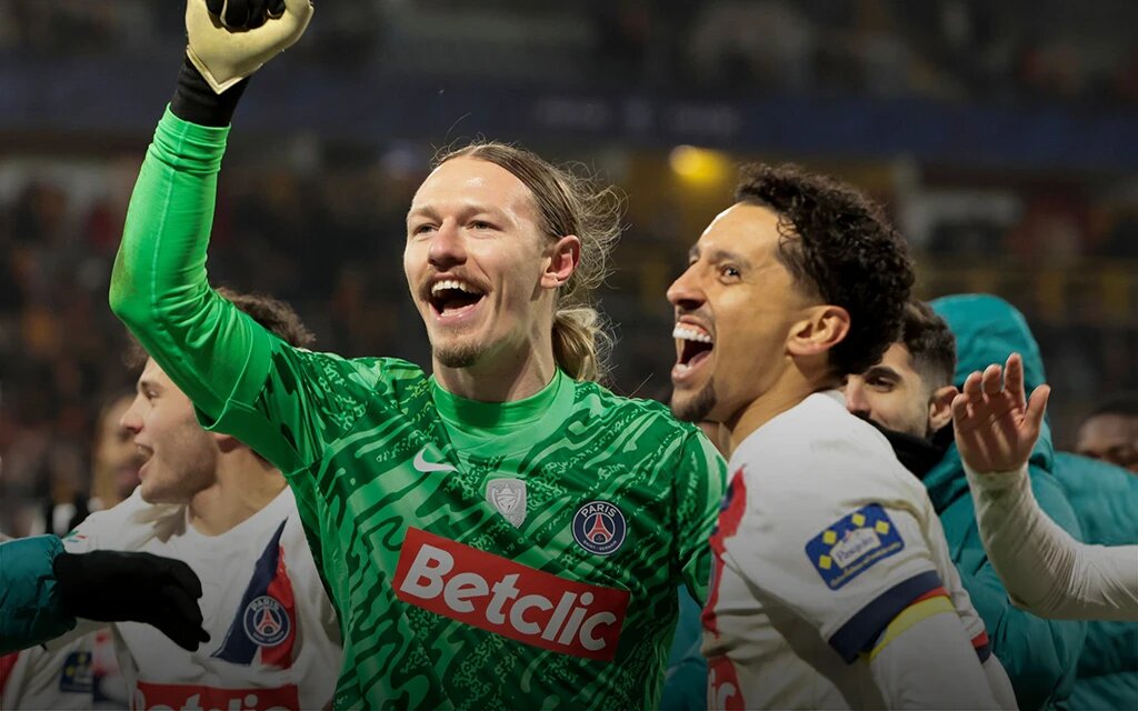 Матвей Сафонов и Маркиньос 