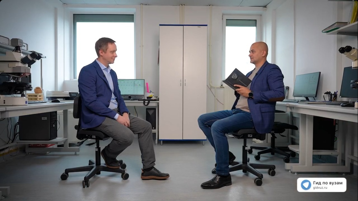 Интервью в Первом Санкт-Петербургском государственном медицинском университете имени академика И. П. Павлова (ПСПбГМУ): слева – декан факультета фундаментальной медицины, д.м.н., Моисеев Иван Сергеевич, справа – главный редактор СМИ «Гид по вузам», к.п.н., Роман Гетц.