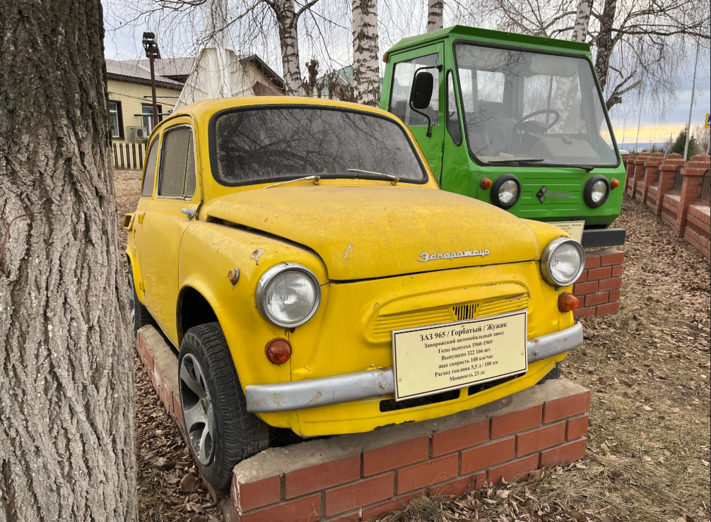 Фото старшего сына автора. Апрель 2025. Музей под открытым небом. – "А теперь "Горбатый"! (с)