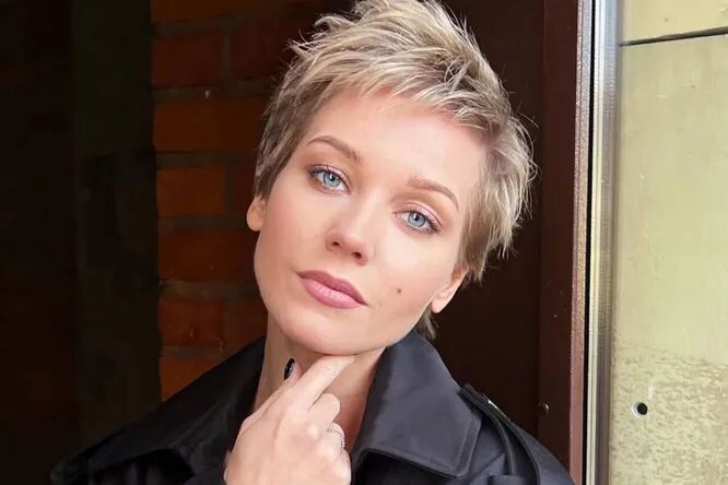     Кристина Асмус назвала клеветой скандальное отстранение ее от роли в сериале «Склиф»