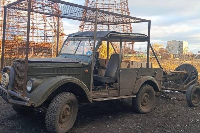 Раритетный ГАЗ-69 с простеньким мангалом, используемый в качестве буксира для 120-мм миномета 2Б11, источник – Телеграм-канал Военный Осведомитель