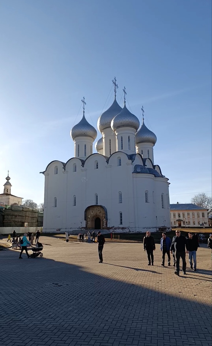 Здесь Ивану Грозному штукатурка на голову бах