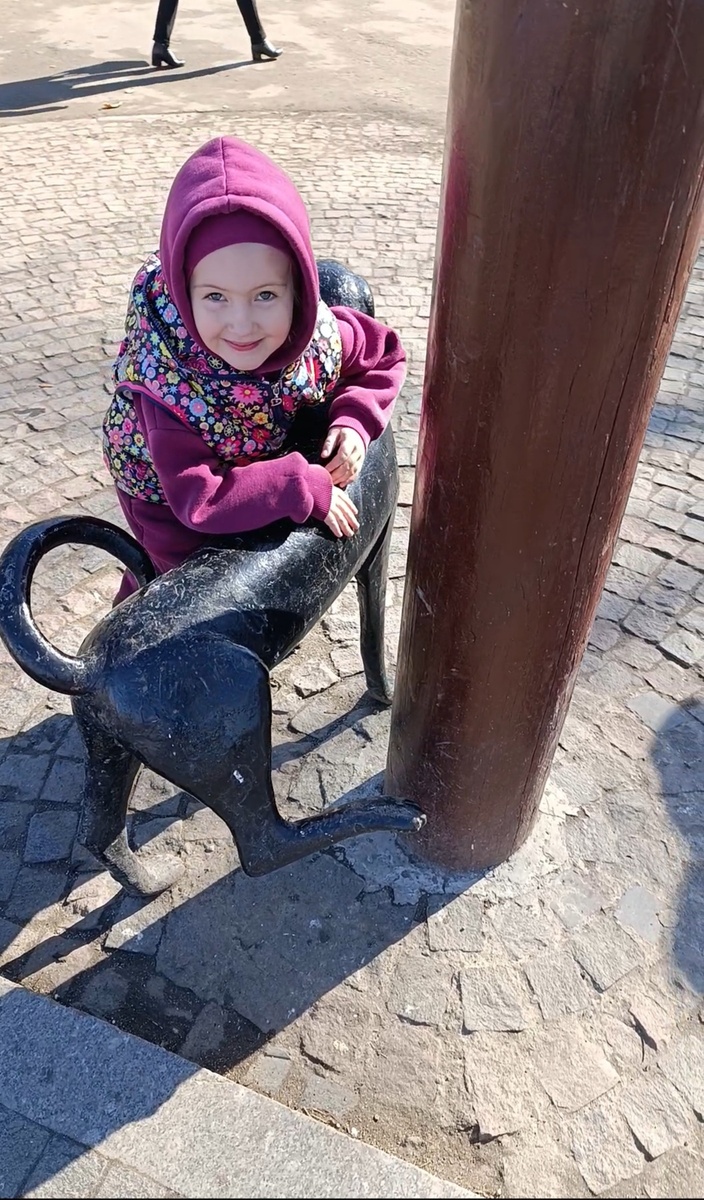 Не собаке, а фонарю памятник