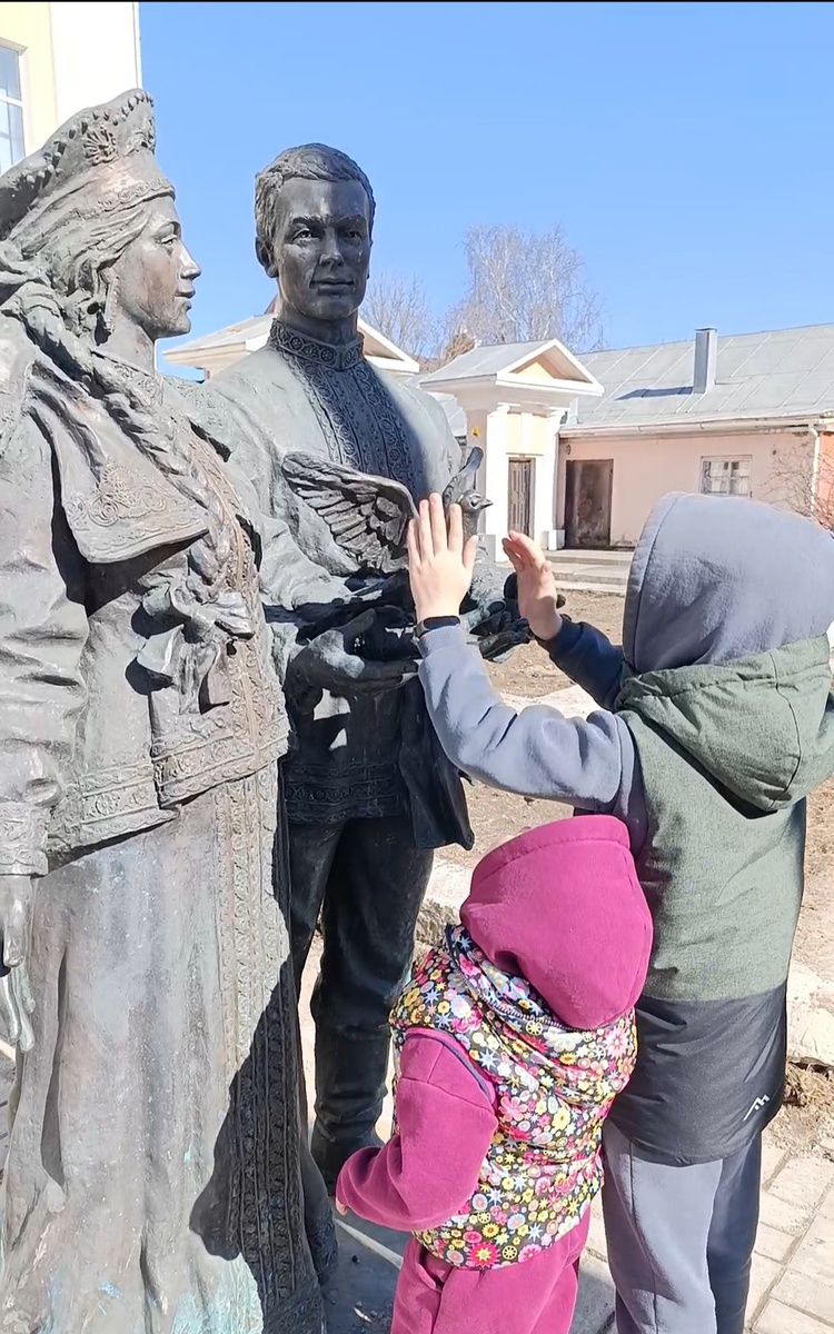 Молодожены