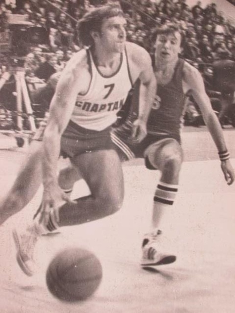     Сергей Кузнецов в атаке. Фото: basketcop.spb.ru (Академия баскетбола имени В. П. Кондрашина)