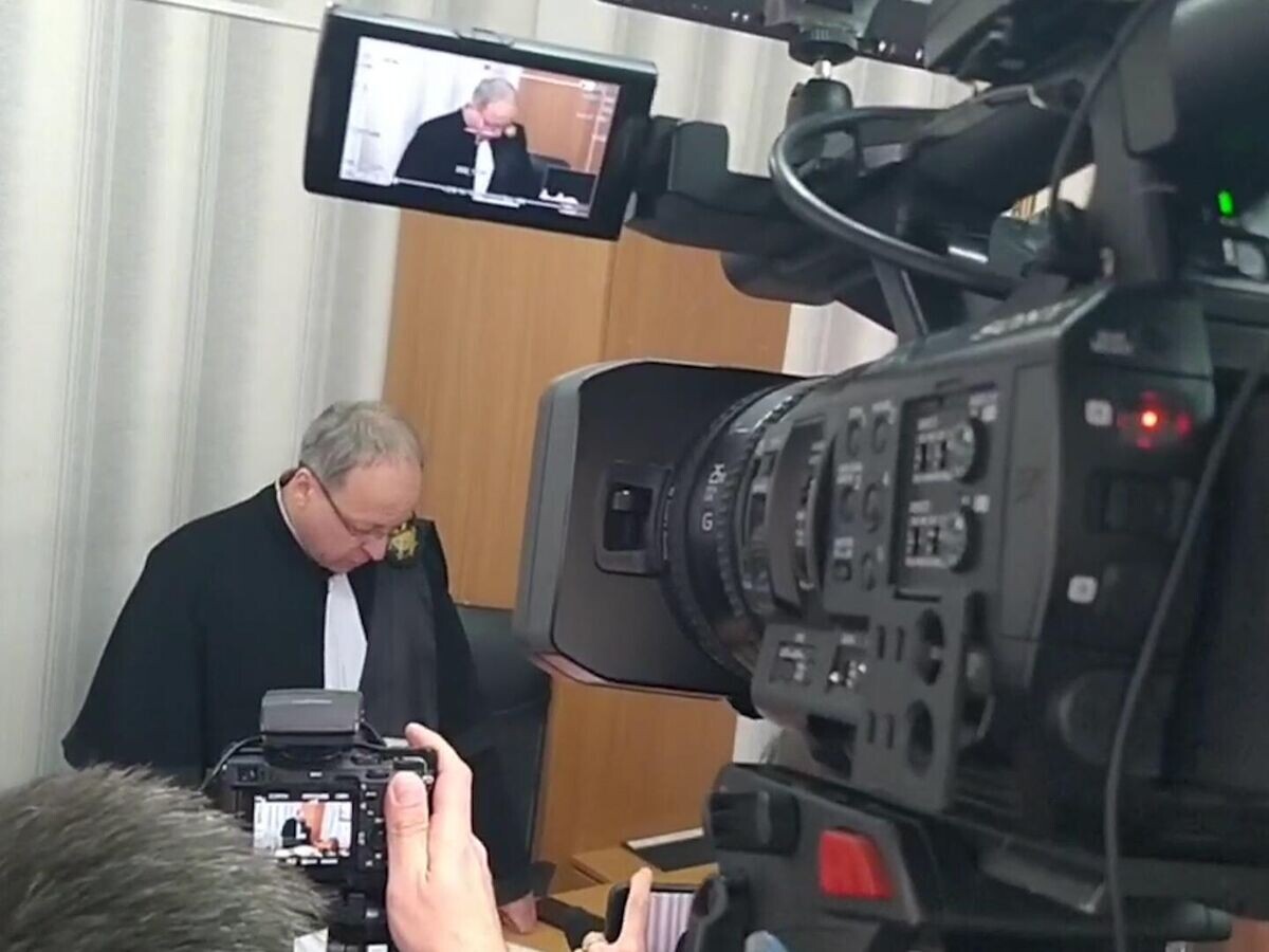    Судья зачитывает решение о переводе Гуцул под домашний арест © РИА Новости