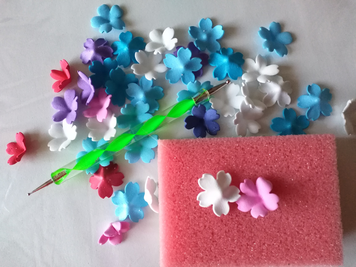 Эти цветочки в диаметре 2 см