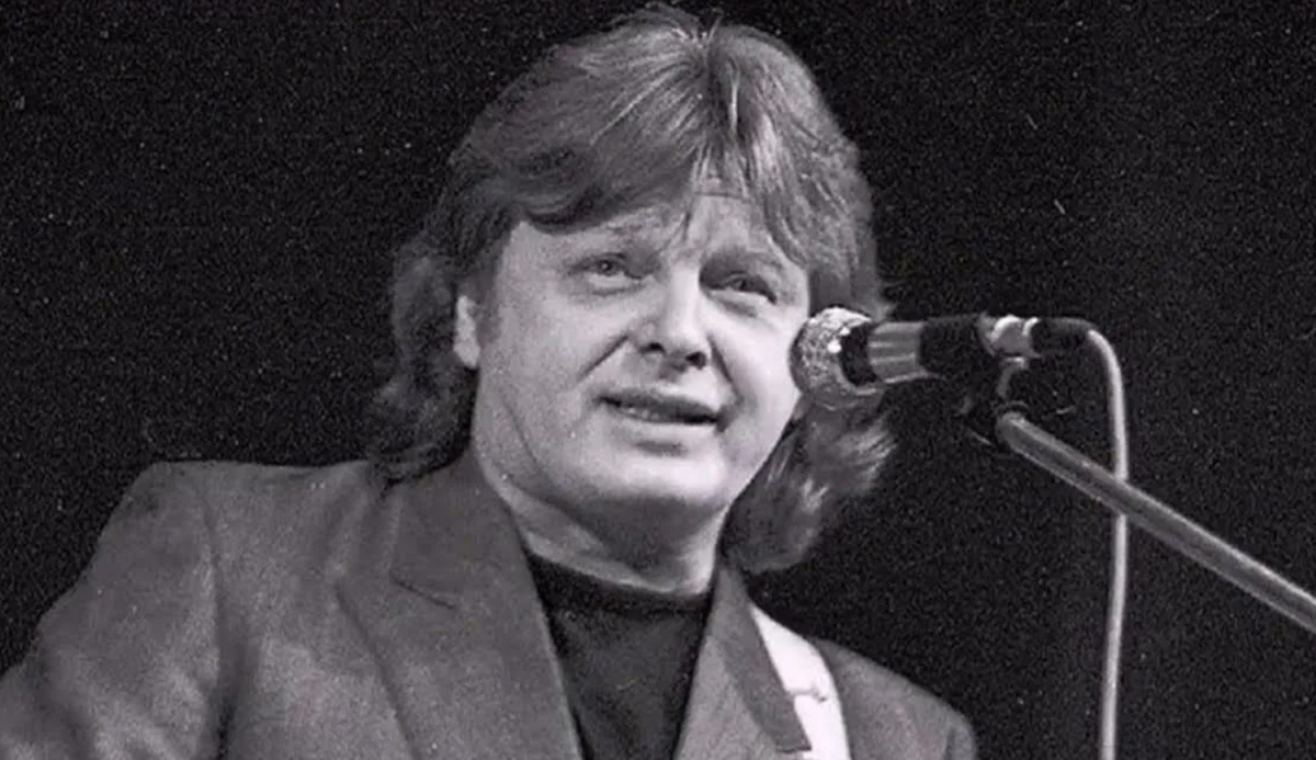 Юрий Антонов на сцене (80-е годы): Хит «Не забывай» стал финальной песней большинства его концертов. (фиои)
