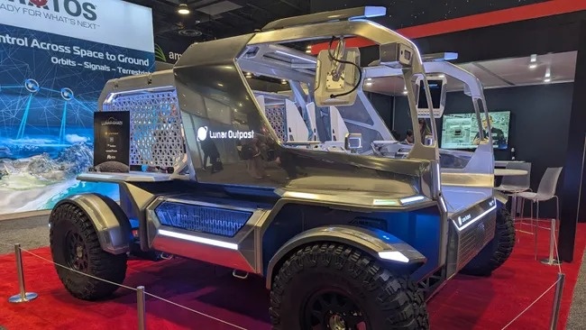     Луноход Eagle от Lunar Outpost на 40-м ежегодном космическом симпозиуме Космического фонда.    
 Источник: Future / Brett Tingley