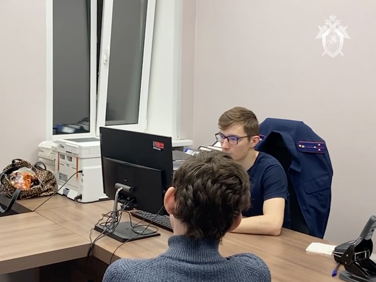    Допрос подростка, подозреваемого в убийстве мальчика в Дмитровском городском округе© Фото : ГСУ СК России по Московской области/Telegram