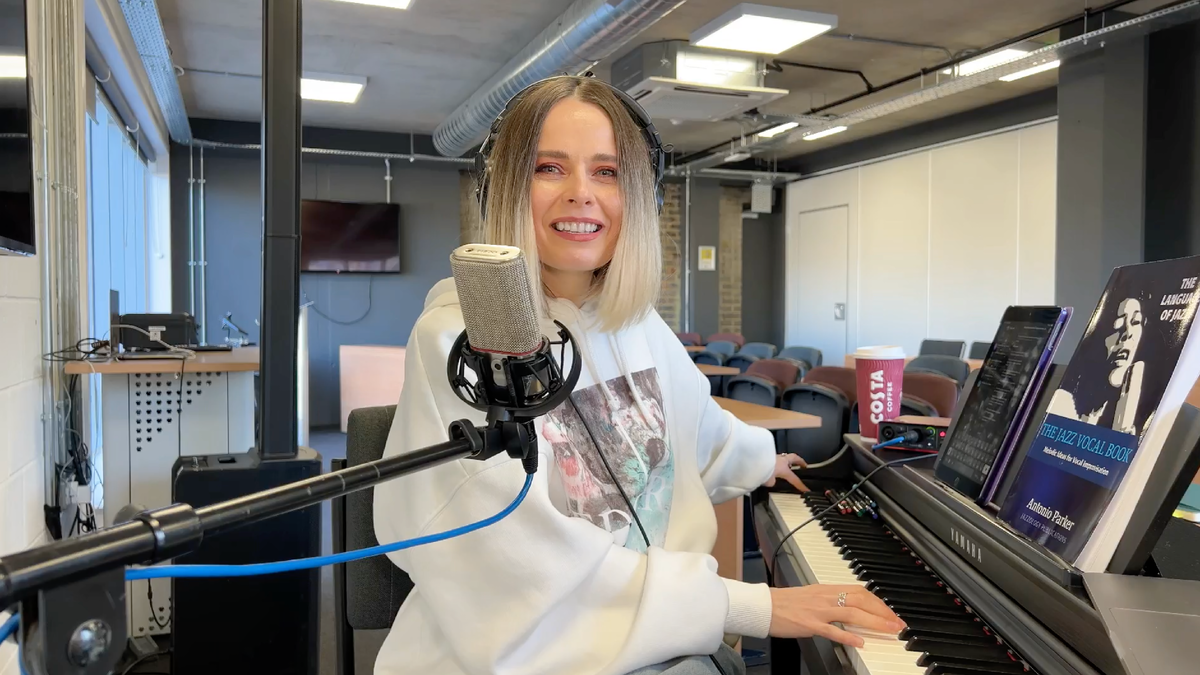 Юлия Кантонистова - музыкант, продюсер, вокальный тренер. Москва, Лондон.