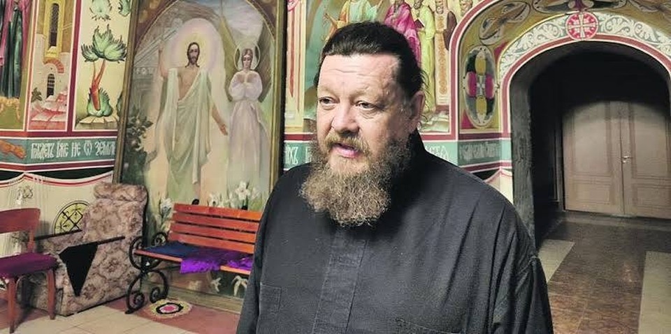    Настоятель суджанского храма Троицы Живоначальной отец Евгений (Шестопалов). Фото: t.me/rodnaya_sudzha