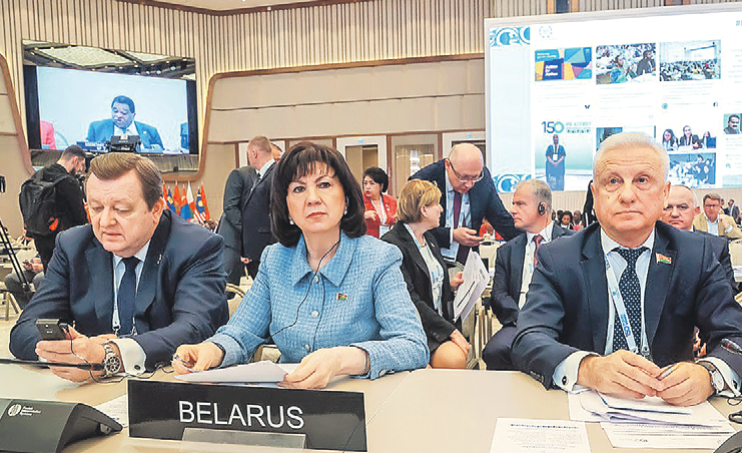 Сергей Рачков (справа) рядом с белорусскими коллегами - Председателем Совета Республики Нацсобрания РБ Натальей Кочановой и членом Совета Республики Нацсобрания РБ Сергеем Алейником. Фото: Александр КУШНЕР/ИД «Беларусь сегодня»