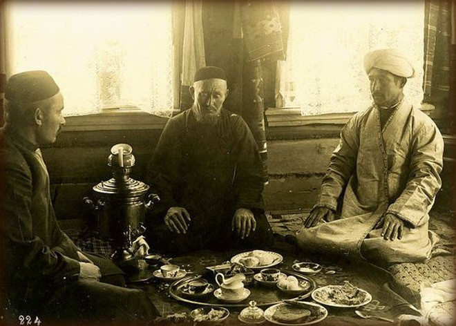 Казанское чаепитие. Сообщество «Старинные татарские фотографии» / «Вконтакте»