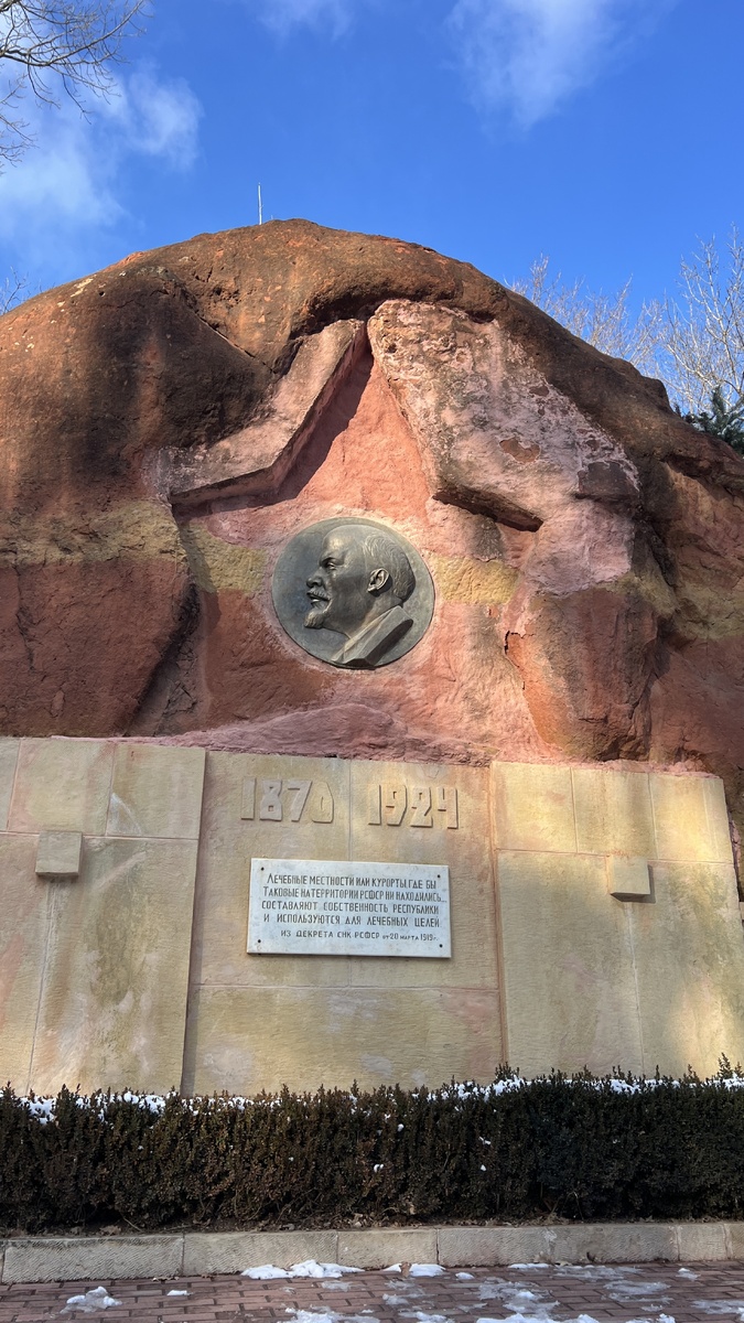 Красные камни