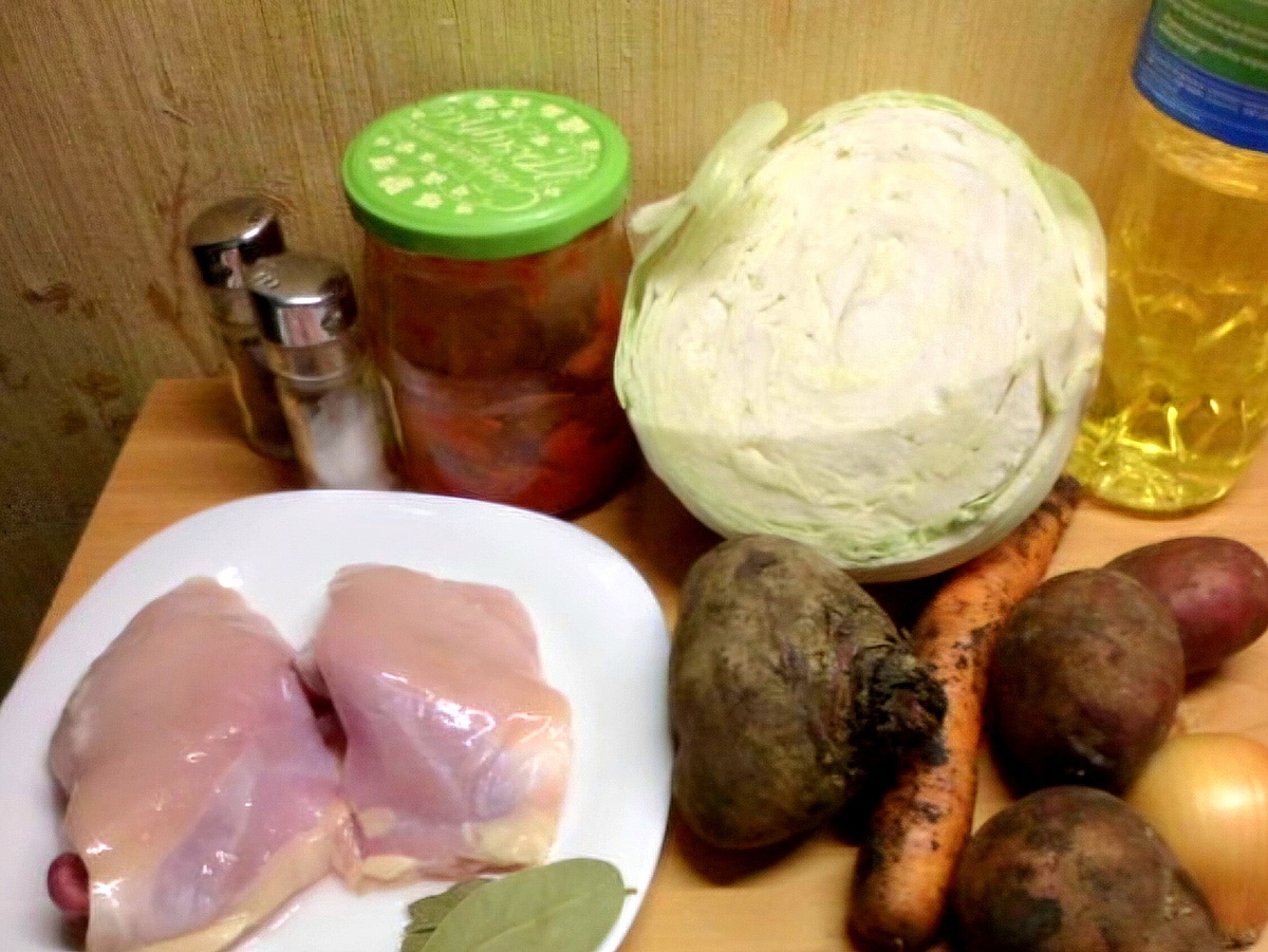 Ингридиенты для экономного борща с курицей