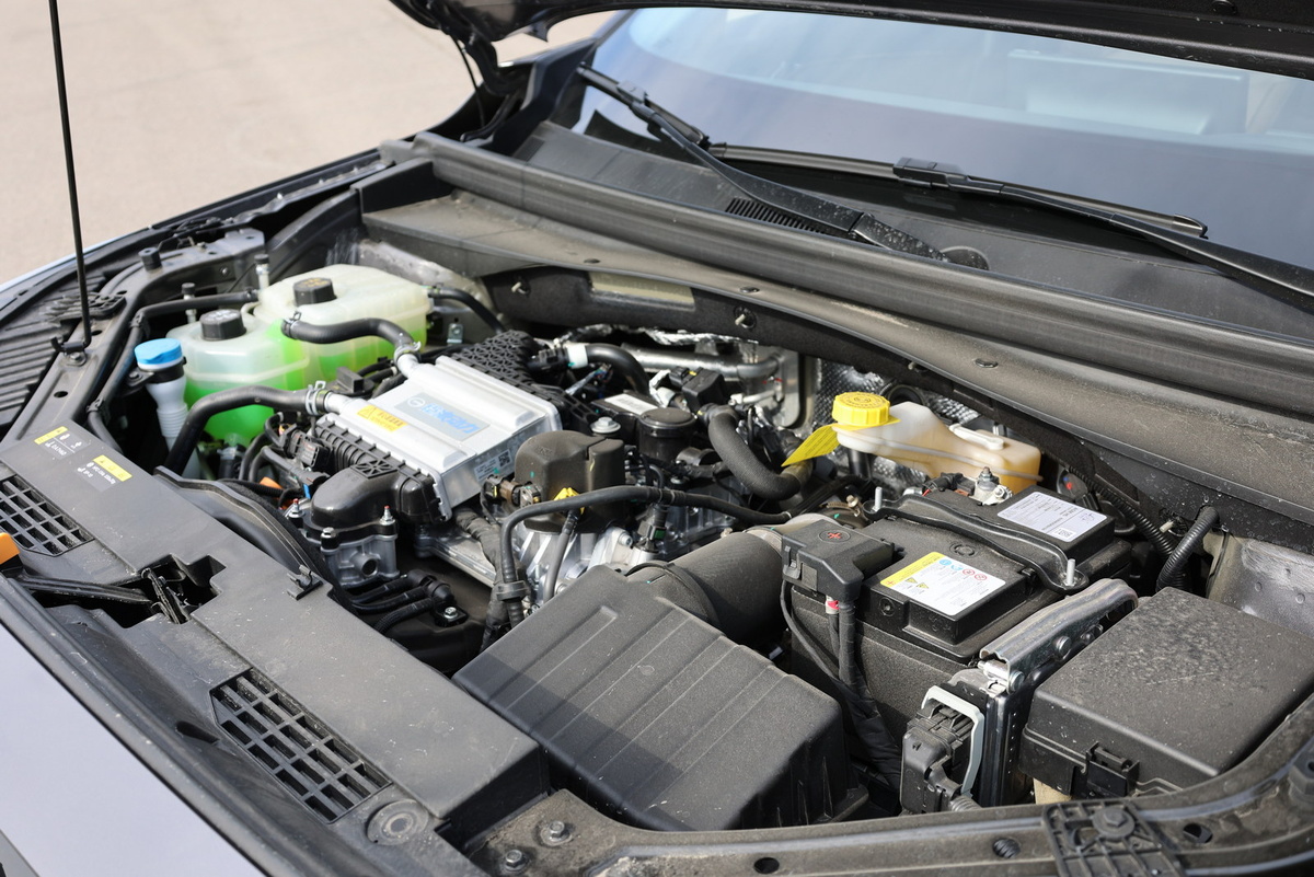 Под капотом у него полуторалитровый турбодвигатель последнего поколения...