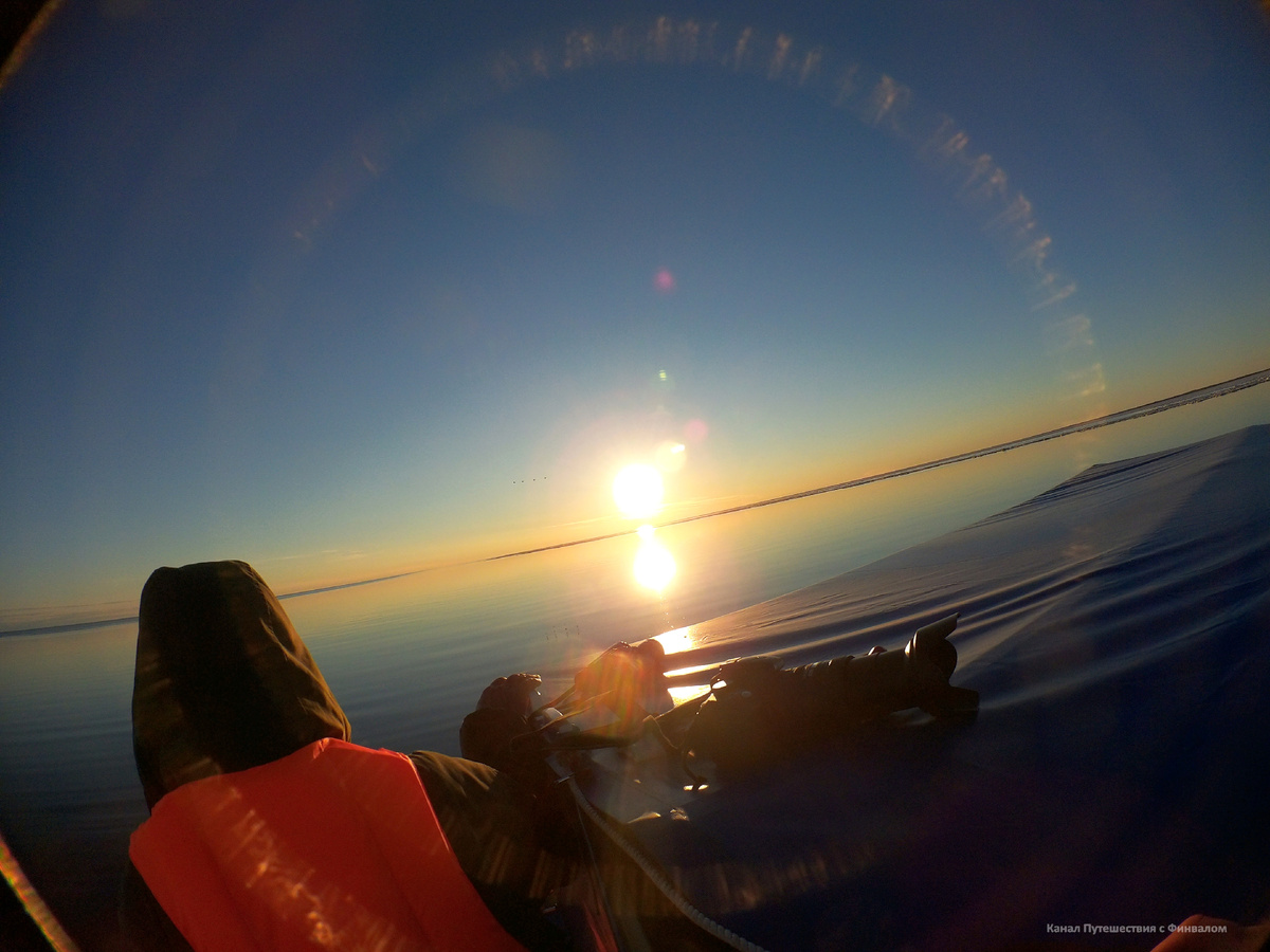 На фото безбожно завален горизонт, зато великолепно передана атмосфера происходившего (фото Алисы Таминдаровой)