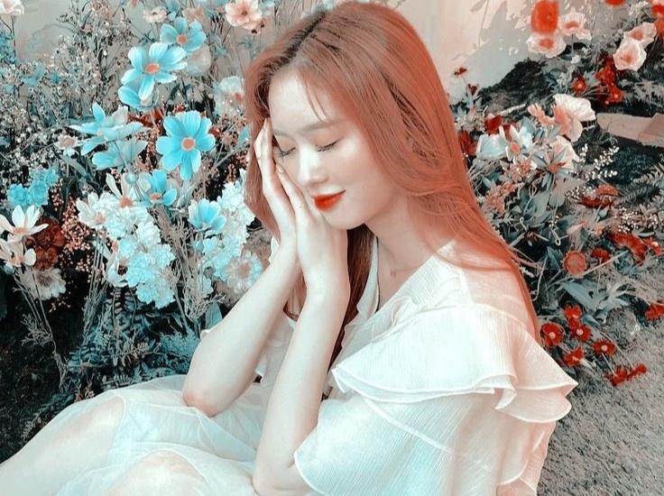 Японские селебрити тоже стремятся к такому эффекту. Посмотрите на Мэй (Хирокава Мао).