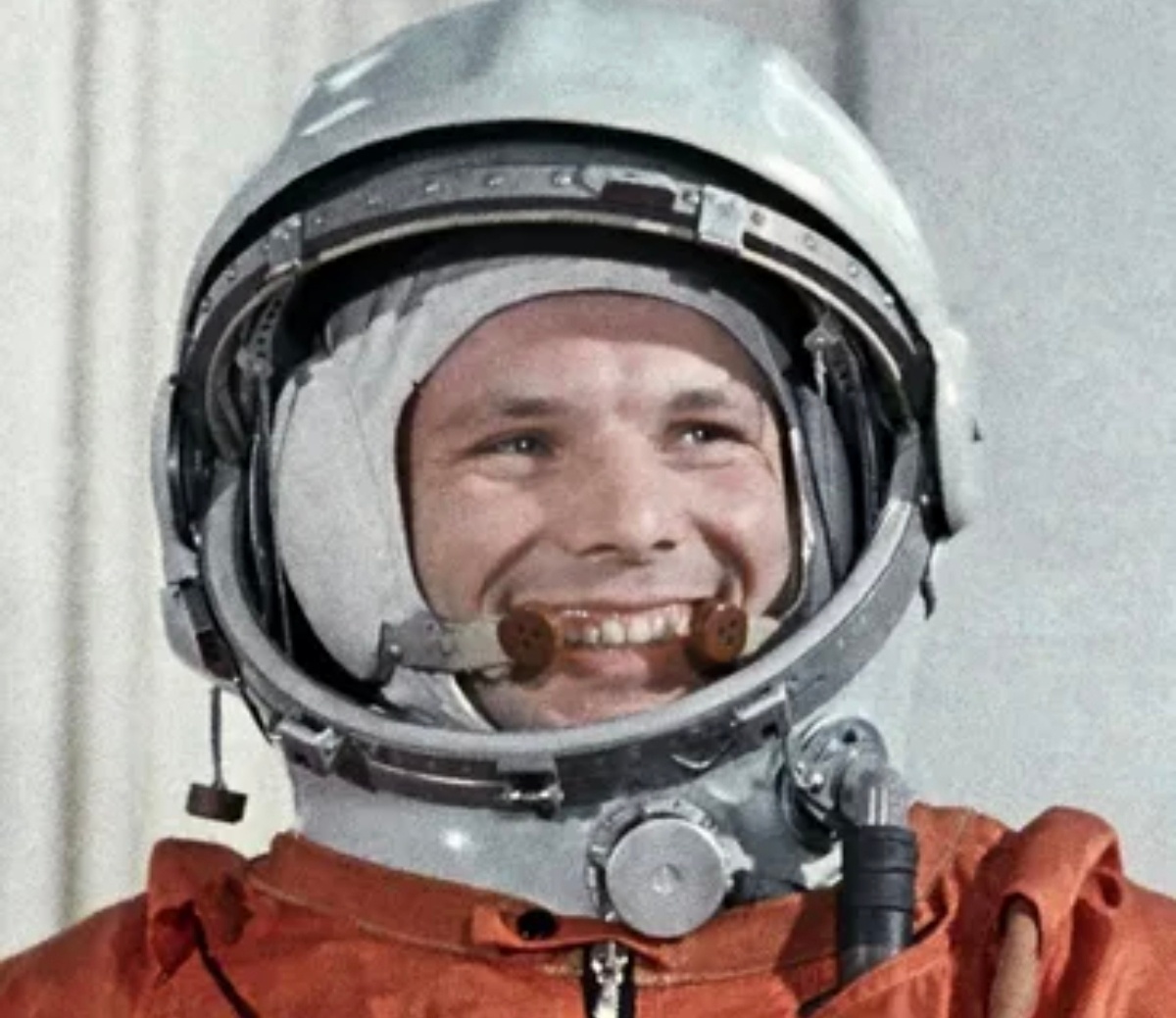 Юрий Гагарин - первый космонавт 