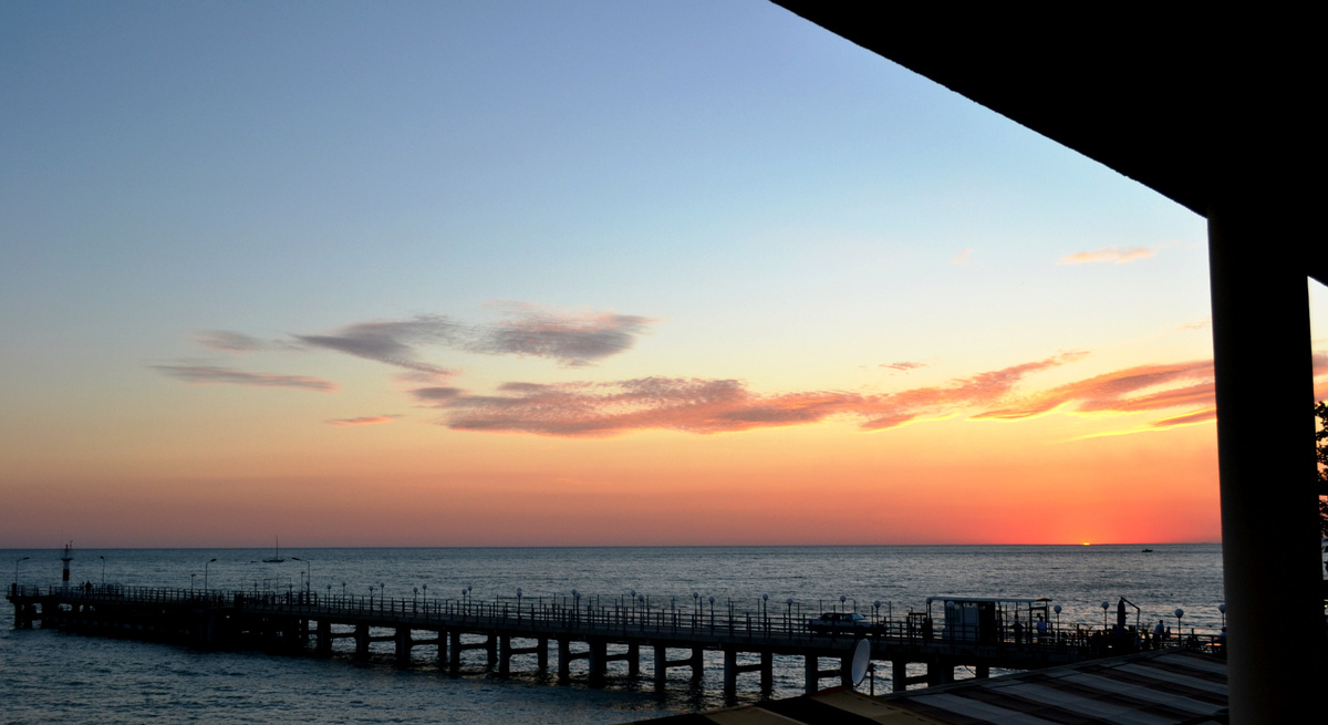 п. Лазаревское, Сочи. Вид с балкона номера в отеле.