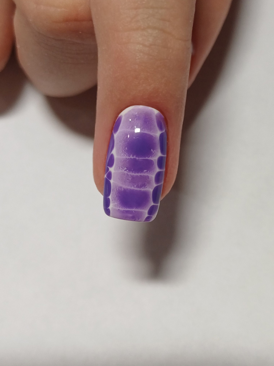 Рептилии на гель-лак с эффектом растекания.