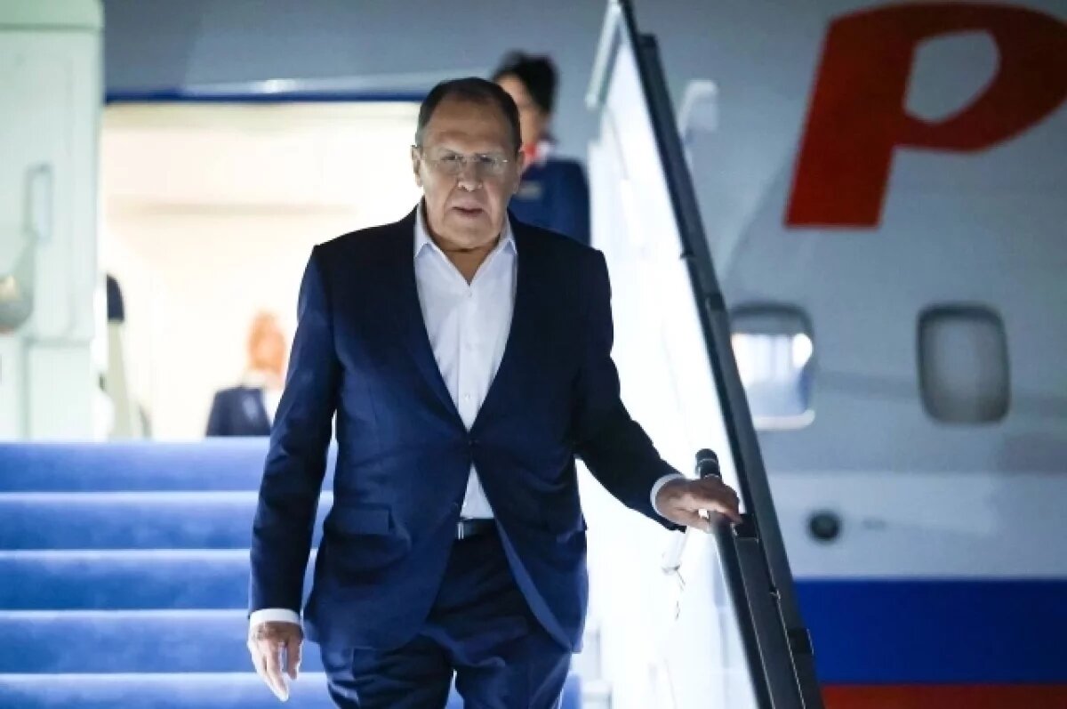    Лавров прилетел в Алма-Ату для участия в заседании глав МИД СНГ