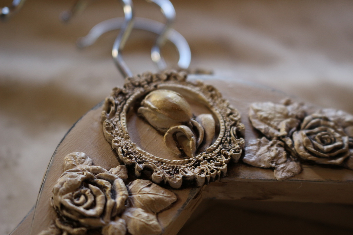 Вешалки дерево, лепнина, патина золото