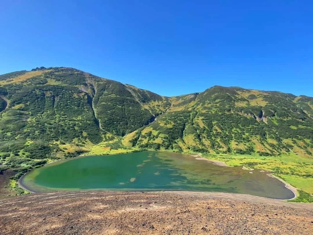 Озеро Зеленое. Вулканические сопки. 