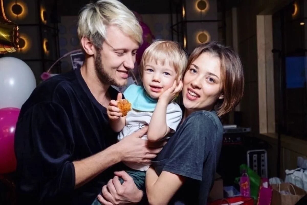    Алексей и Екатерина были официально женаты почти десять лет.