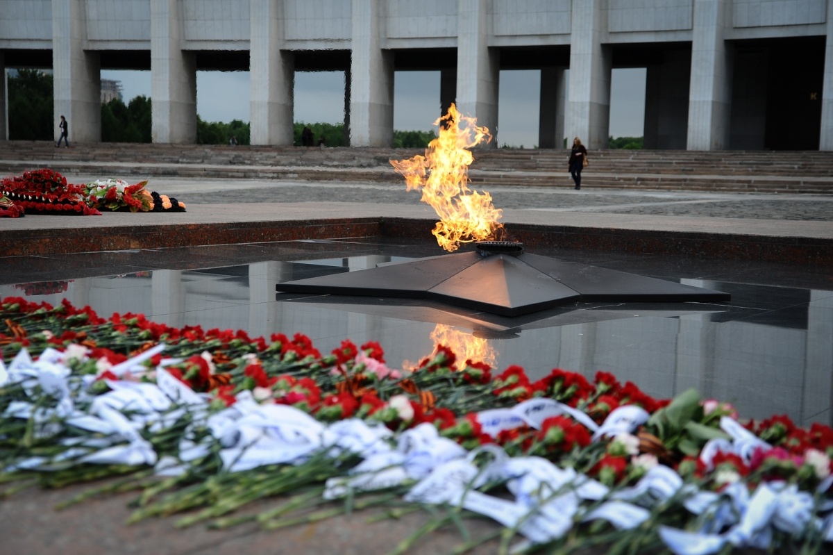    Могила Неизвестного Солдата. Вечный огонь. Фото: Дарья Ильина © REX