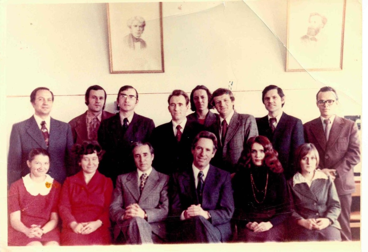 Сотрудники кафедры «Теоретической и общей электротехники»  в конце 1970-х.