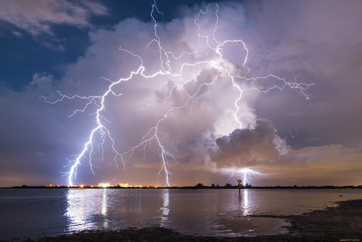 Гроза. Картинка взята в интернете в свободном доступе.